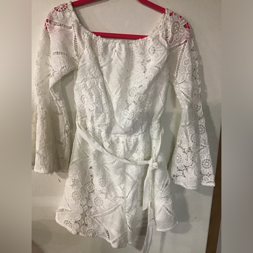 PARISI SZ 6 TALL WHITE CROCHET ROMPER EUC OFF SHOULDER